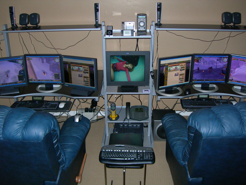 Illustration for article titled World of Warcraft Addict Constructs Massive 47 PC Setup